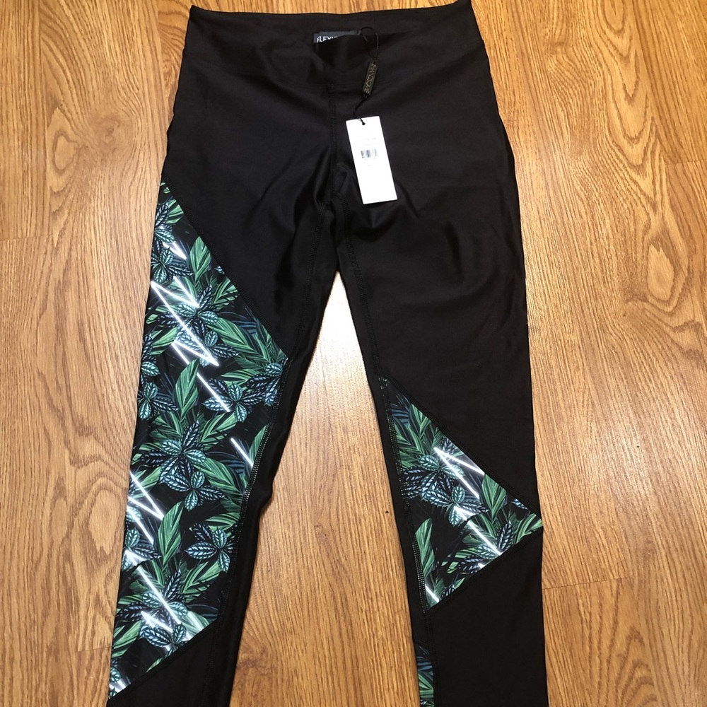 We Are Handsome flexicool Capri leggings. NWT Sz.M